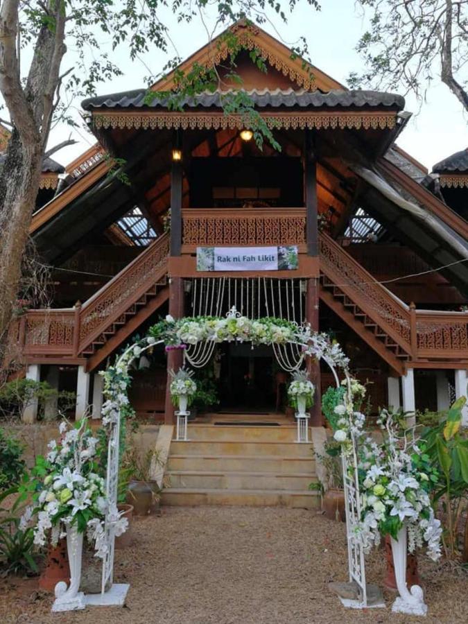Ruen Thai Rim Haad Klaeng Bagian luar foto