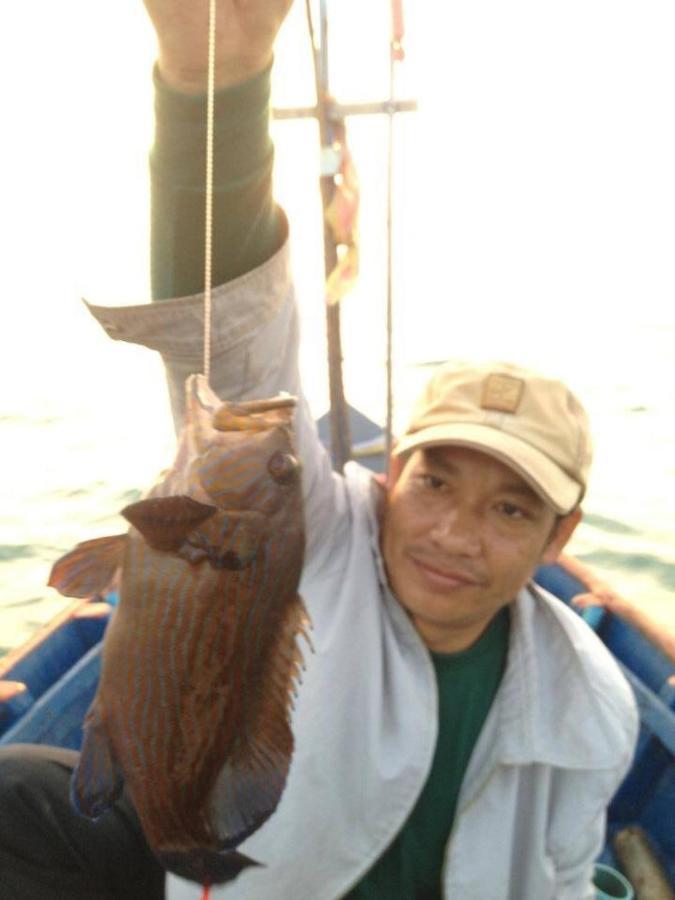 Ruen Thai Rim Haad Klaeng Bagian luar foto