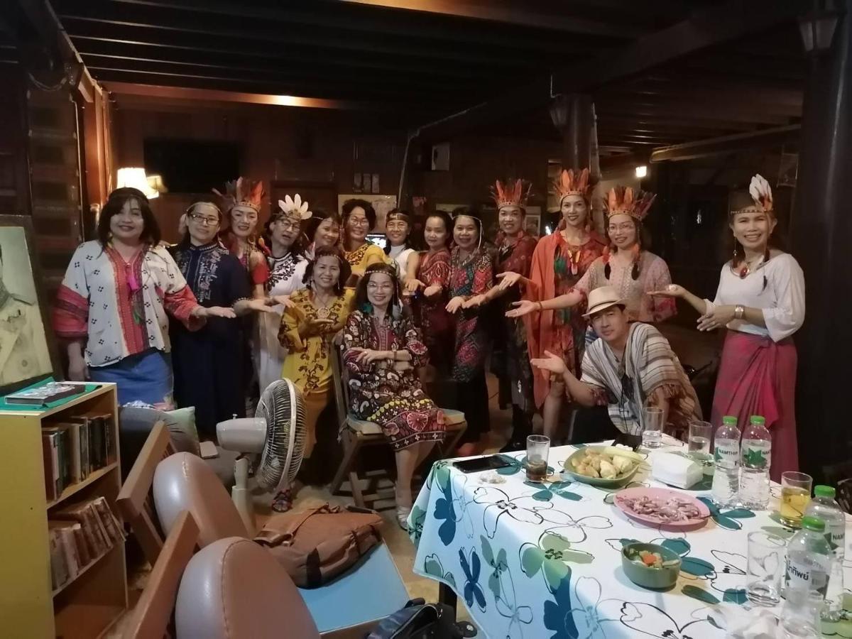 Ruen Thai Rim Haad Klaeng Bagian luar foto
