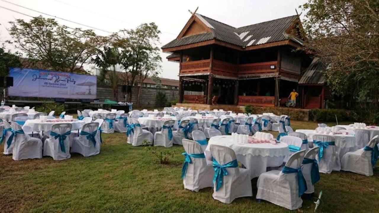 Ruen Thai Rim Haad Klaeng Bagian luar foto