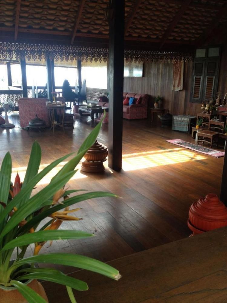 Ruen Thai Rim Haad Klaeng Bagian luar foto