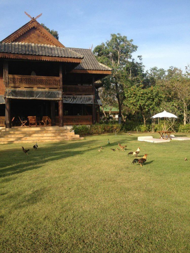 Ruen Thai Rim Haad Klaeng Bagian luar foto